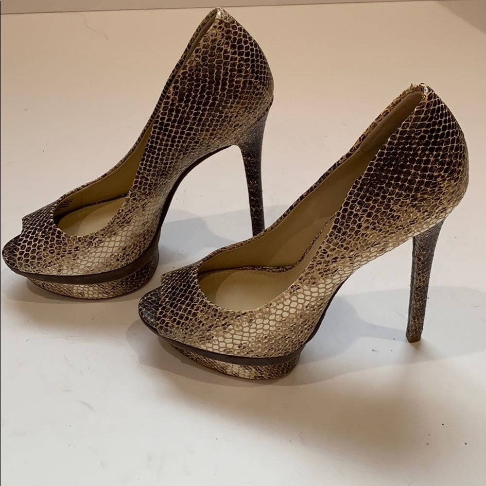 Shoes - Picture 3 of 9